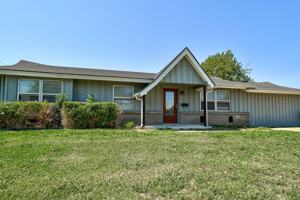 featured image of 1401 Hampton Dr