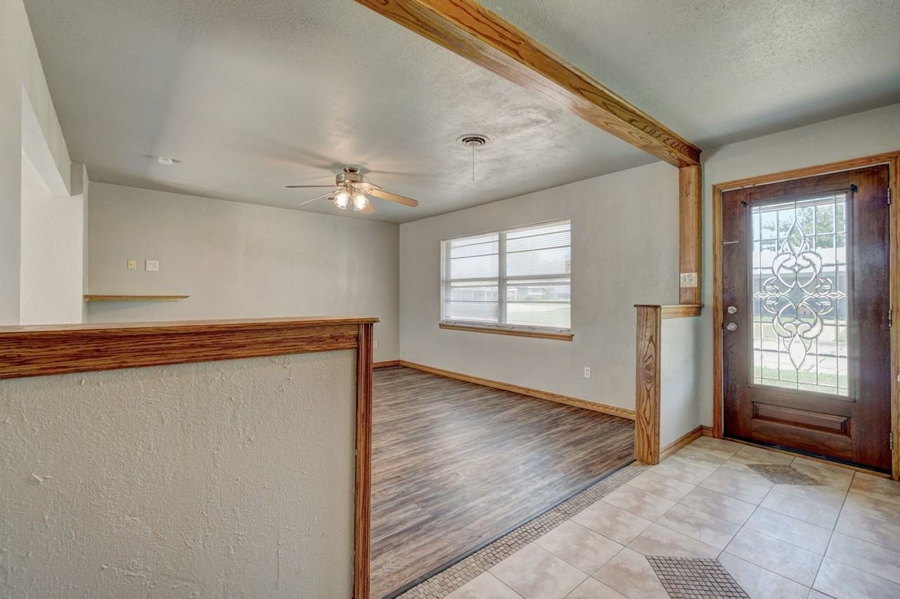 1401 Hampton Dr - Photo 3 of 50