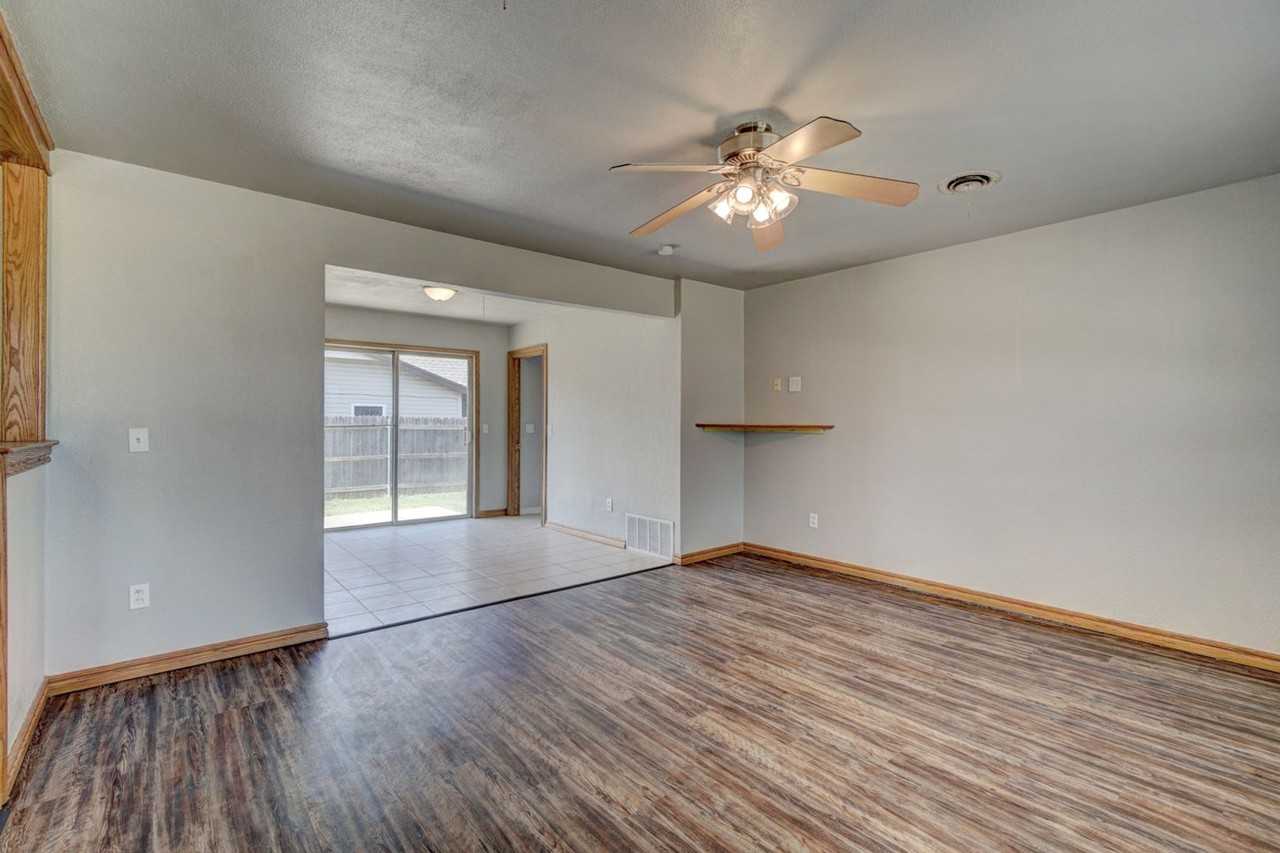 1401 Hampton Dr - Photo 5 of 50