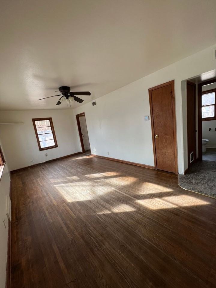 1224 Downtain St - Photo 2 of 12