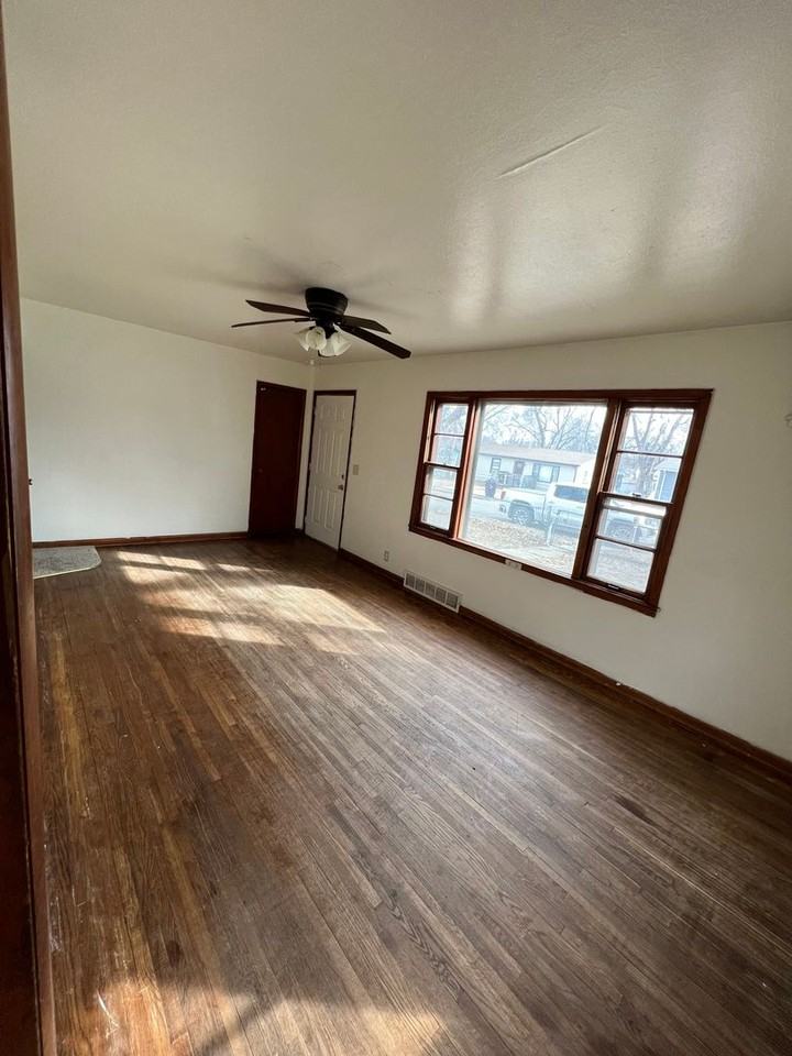 1224 Downtain St - Photo 3 of 12
