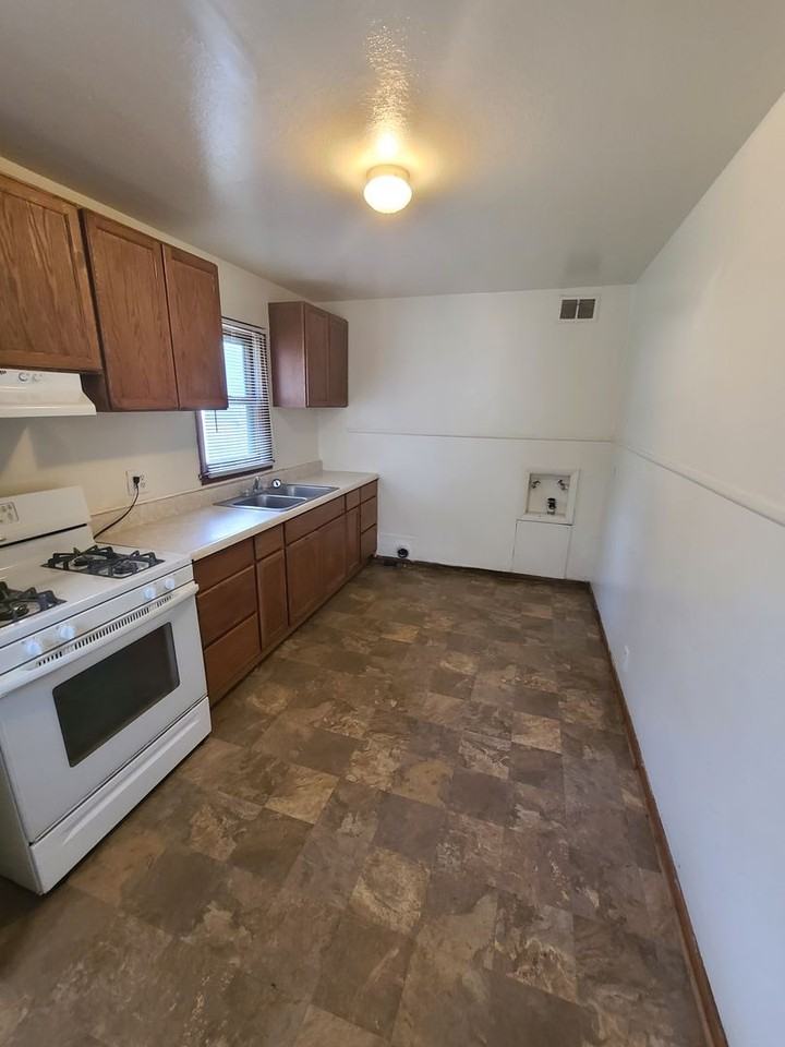 1224 Downtain St - Photo 6 of 12