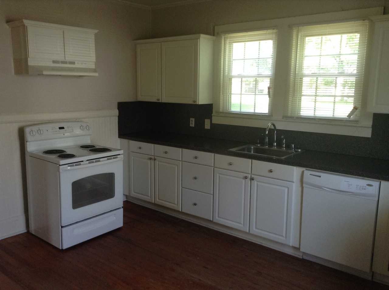 221 Ross St - Photo 2 of 7