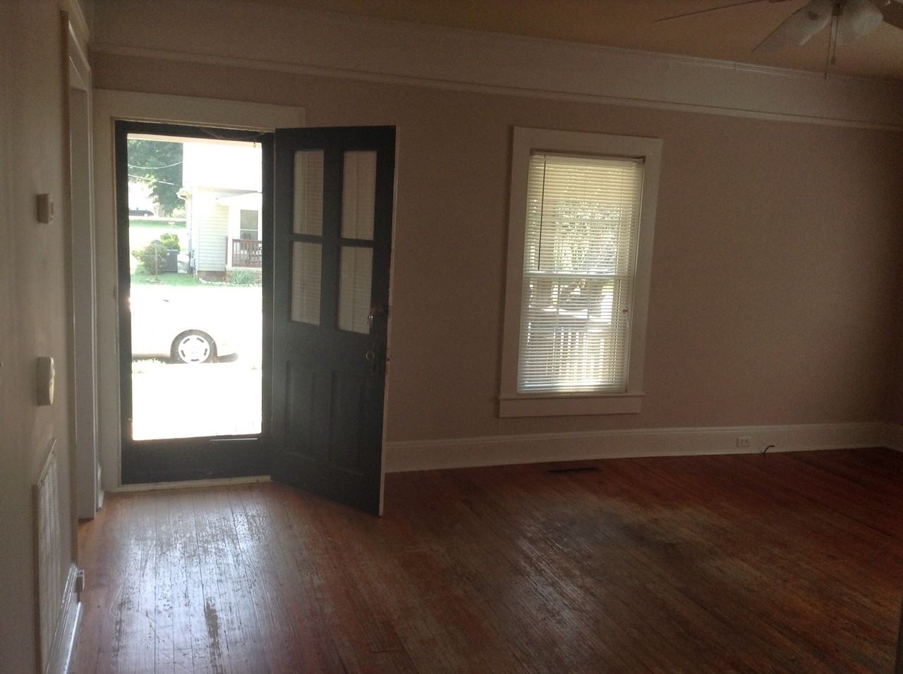 221 Ross St - Photo 3 of 7