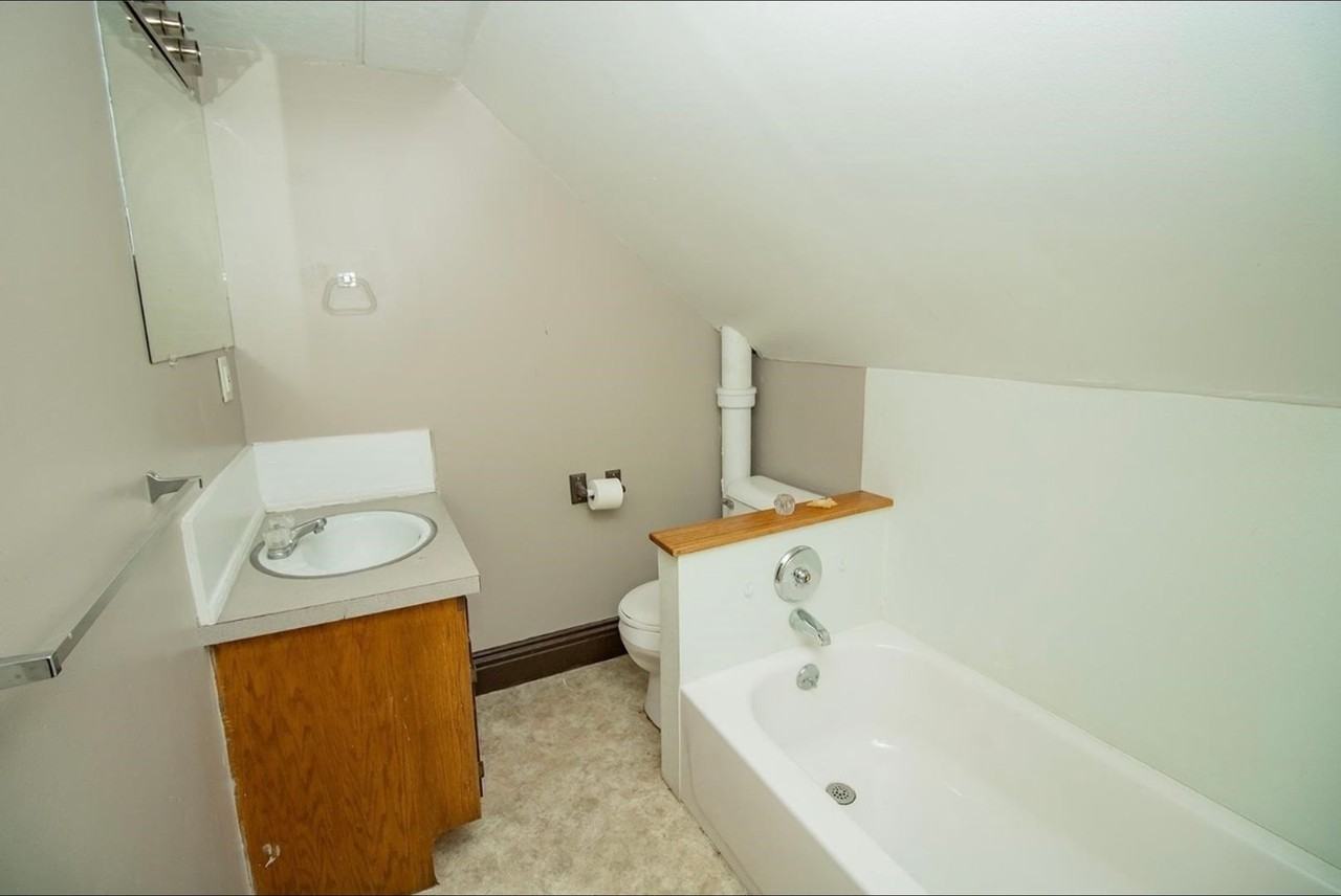 118 S Main St - Photo 2 of 9