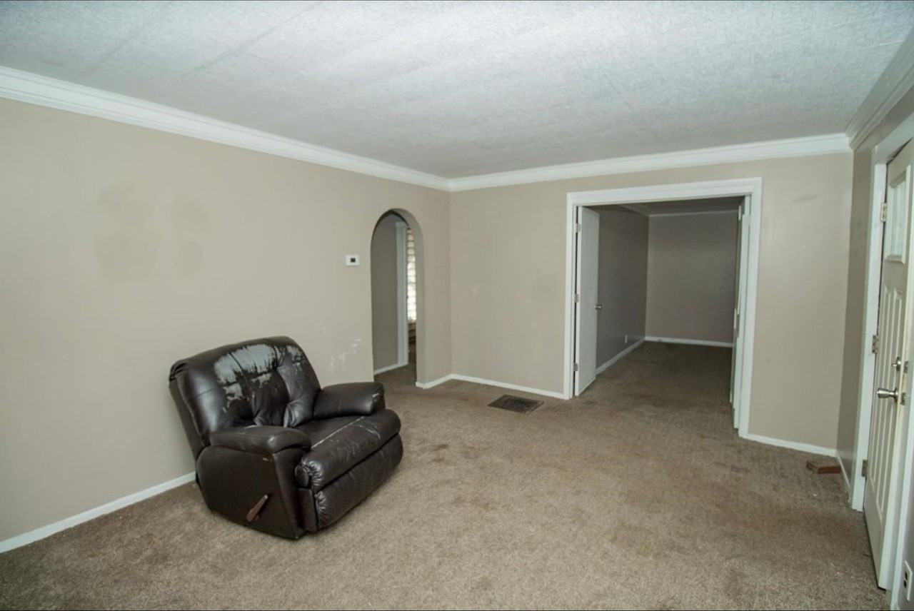 118 S Main St - Photo 3 of 9