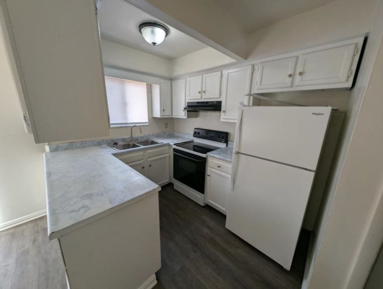 Canterbury Townhomes - Photo 4 of 45