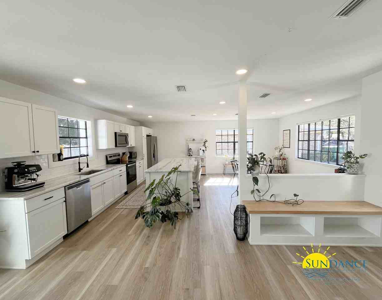 1611 Date Palm Dr - Photo 2 of 20