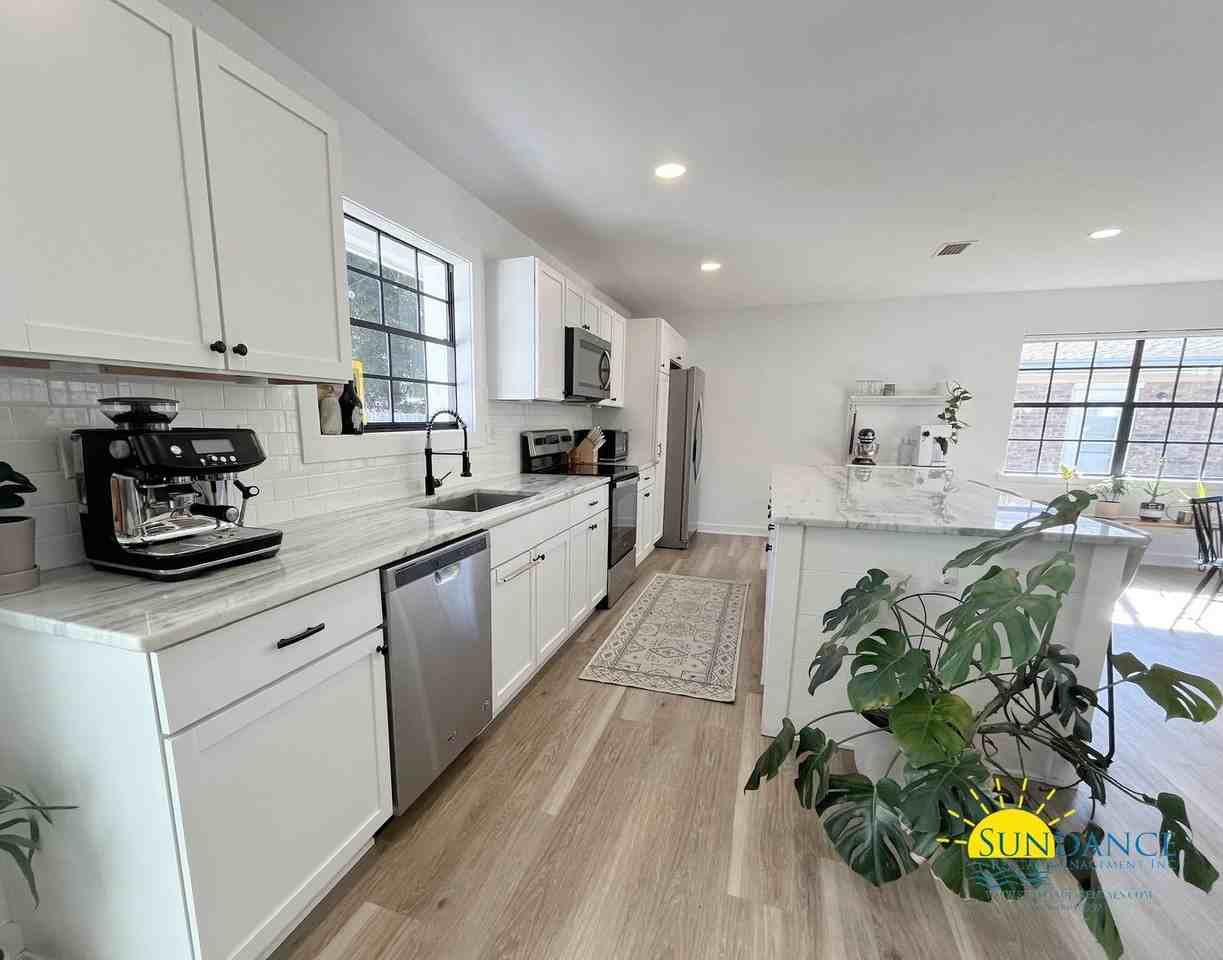 1611 Date Palm Dr - Photo 4 of 20