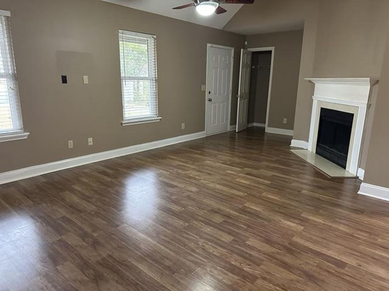 119 Johannes Sq - Photo 3 of 15