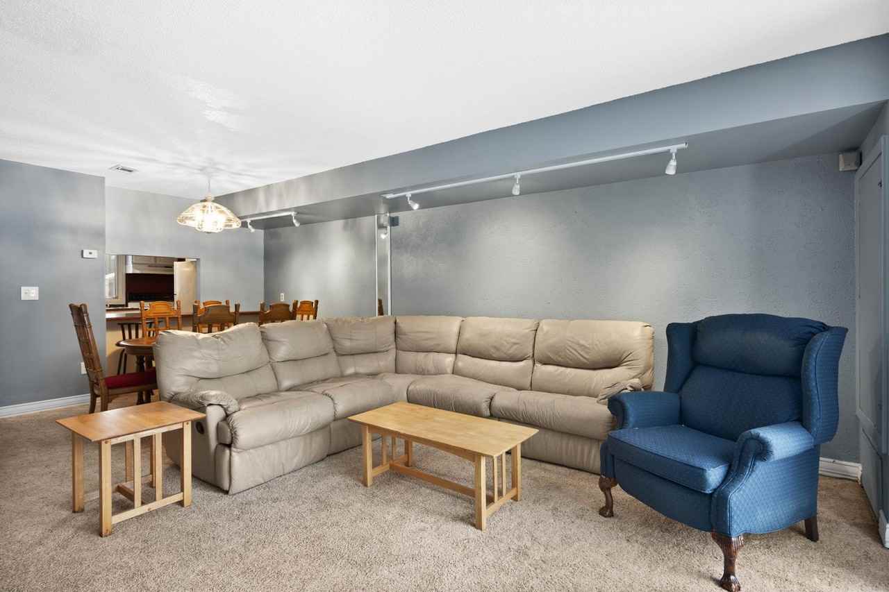 5000 S Townhouse Dr - Photo 2 of 30