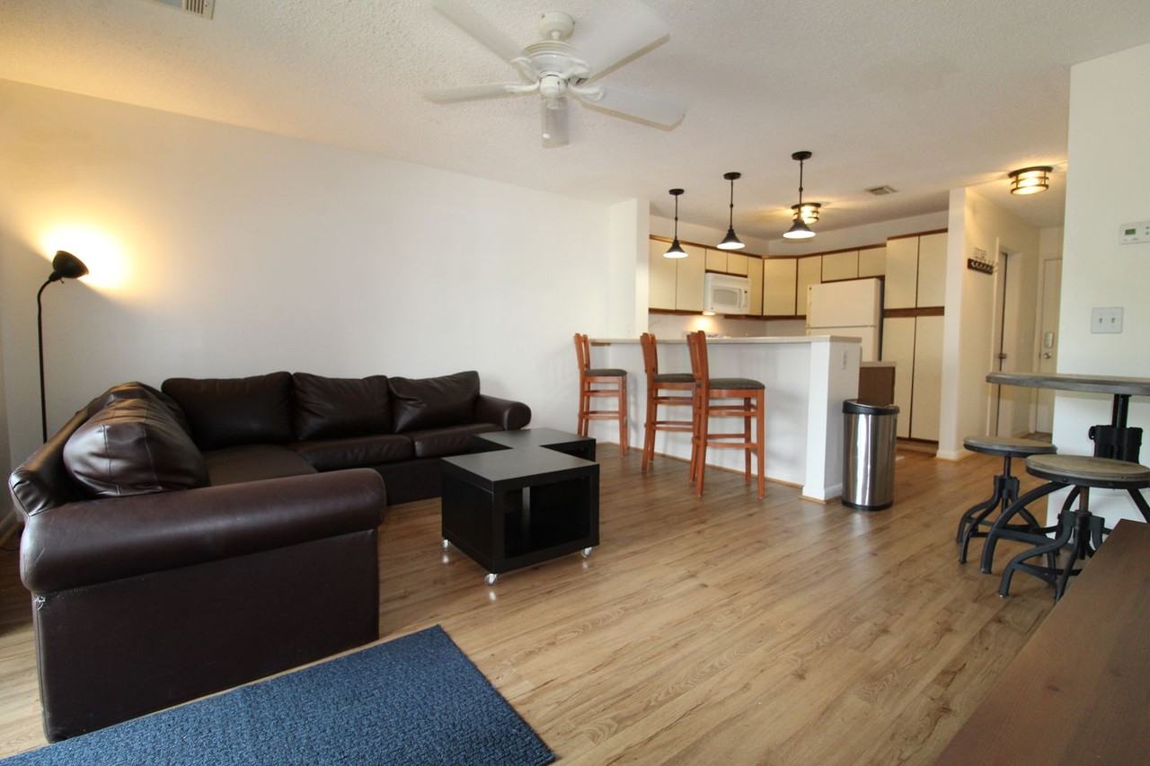 1348 Hunters Rd Apt F - Photo 2 of 32