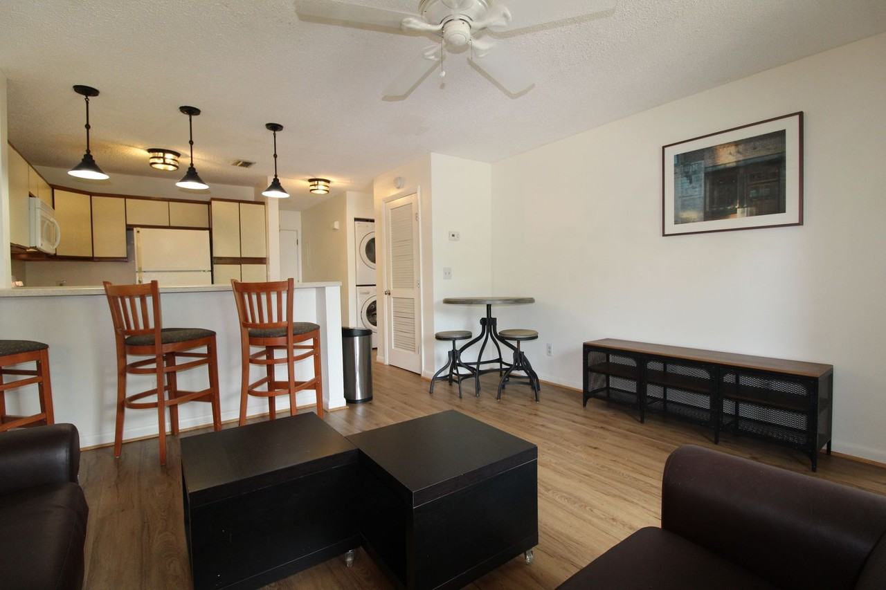 1348 Hunters Rd Apt F - Photo 6 of 32