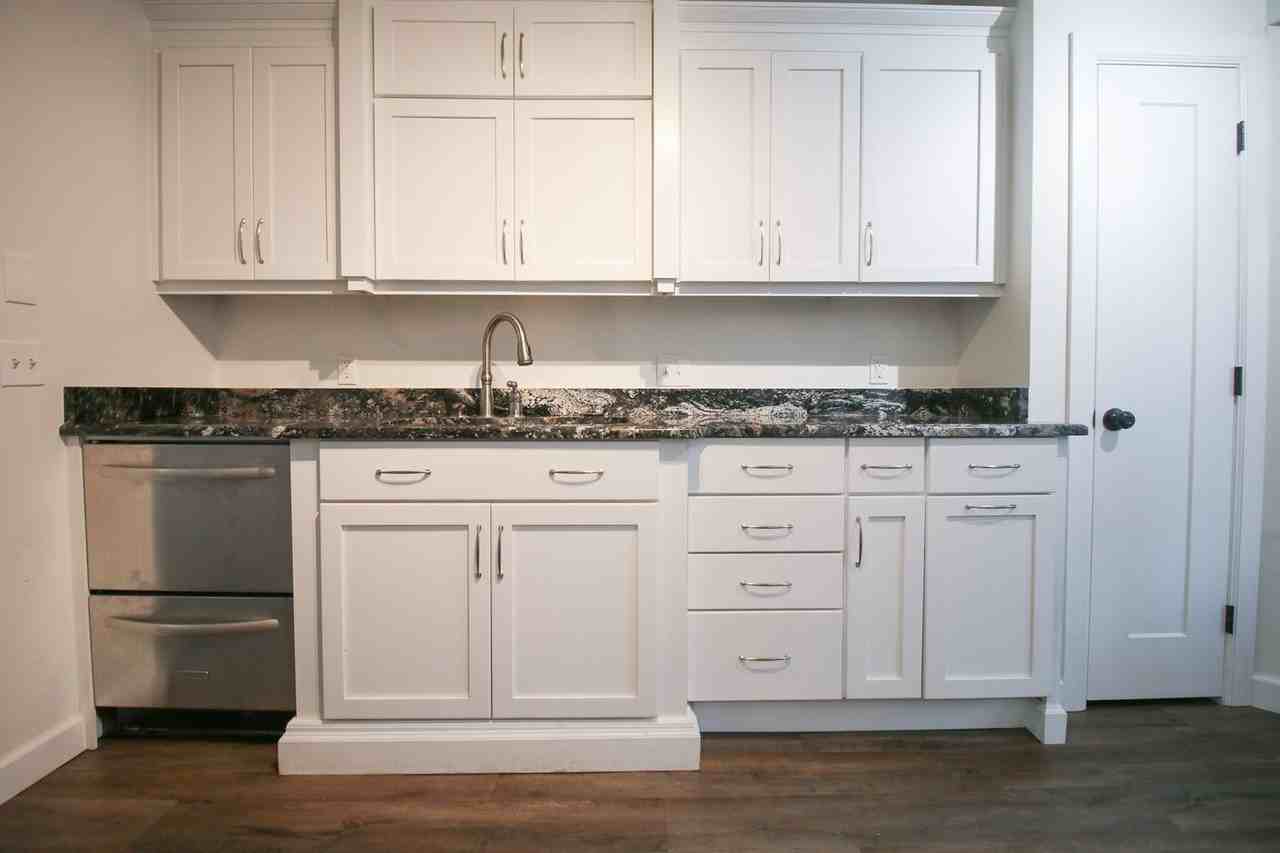 1225 S Lawton Ave - Photo 3 of 29