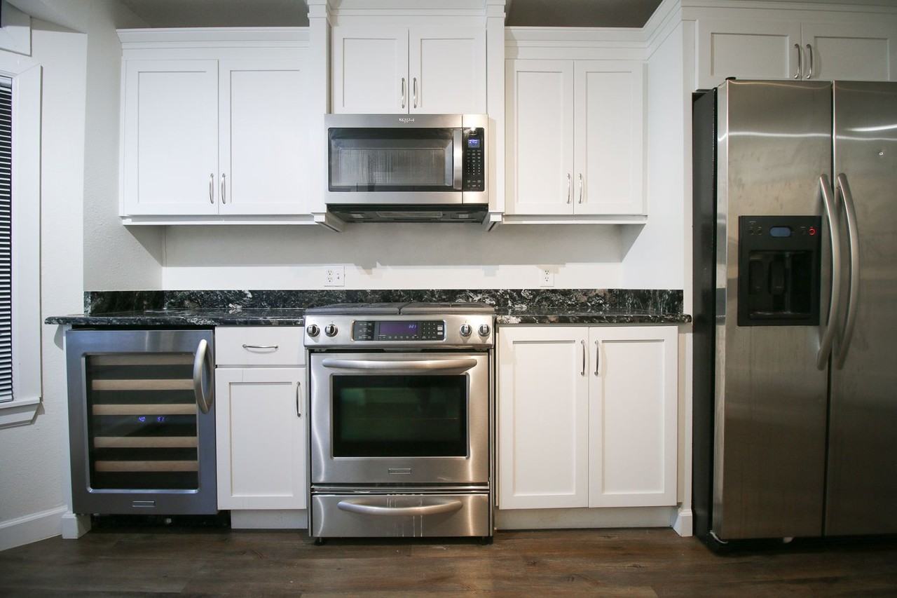 1225 S Lawton Ave - Photo 2 of 29