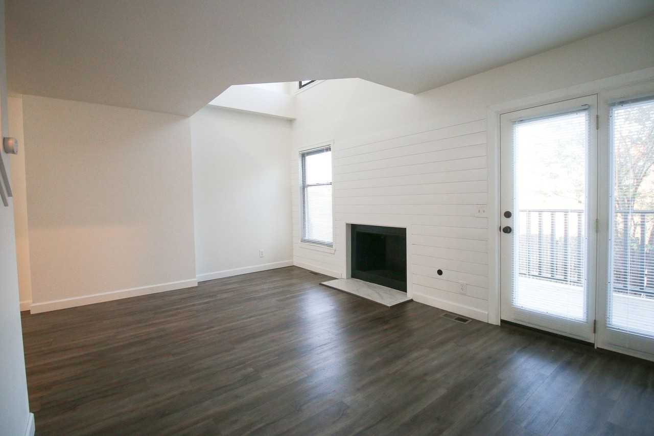 1225 S Lawton Ave - Photo 6 of 29