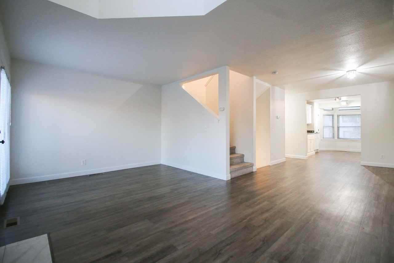 1225 S Lawton Ave - Photo 5 of 29