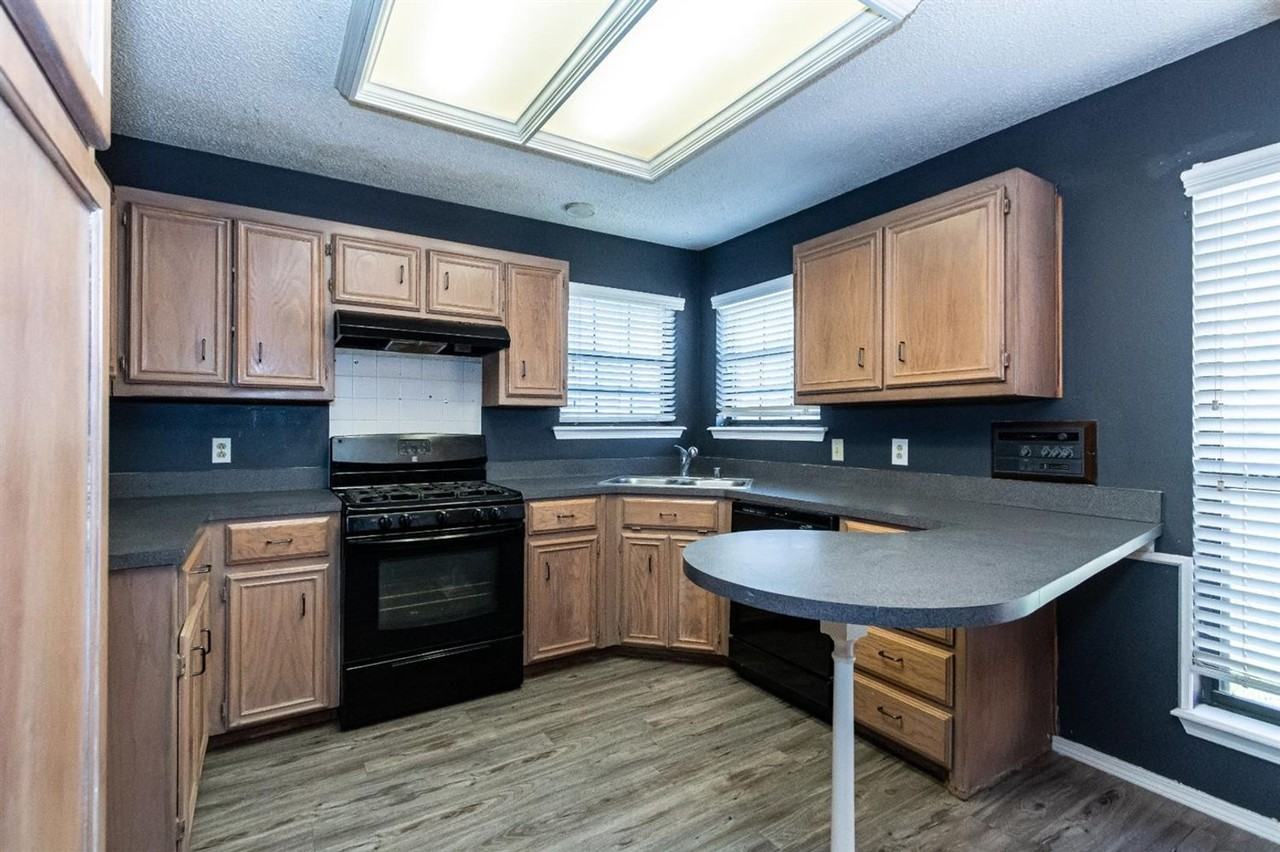2312 91st St - Photo 4 of 32