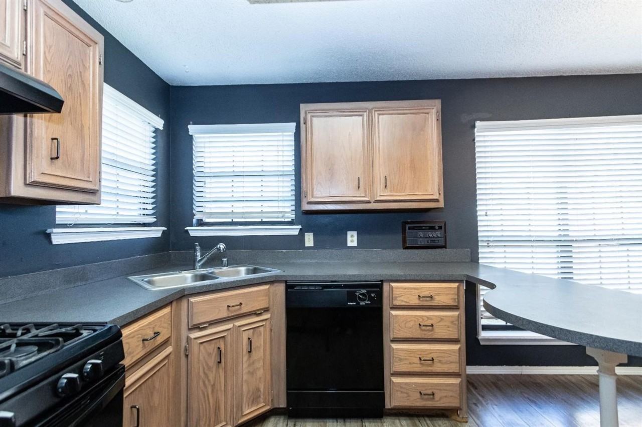 2312 91st St - Photo 5 of 32