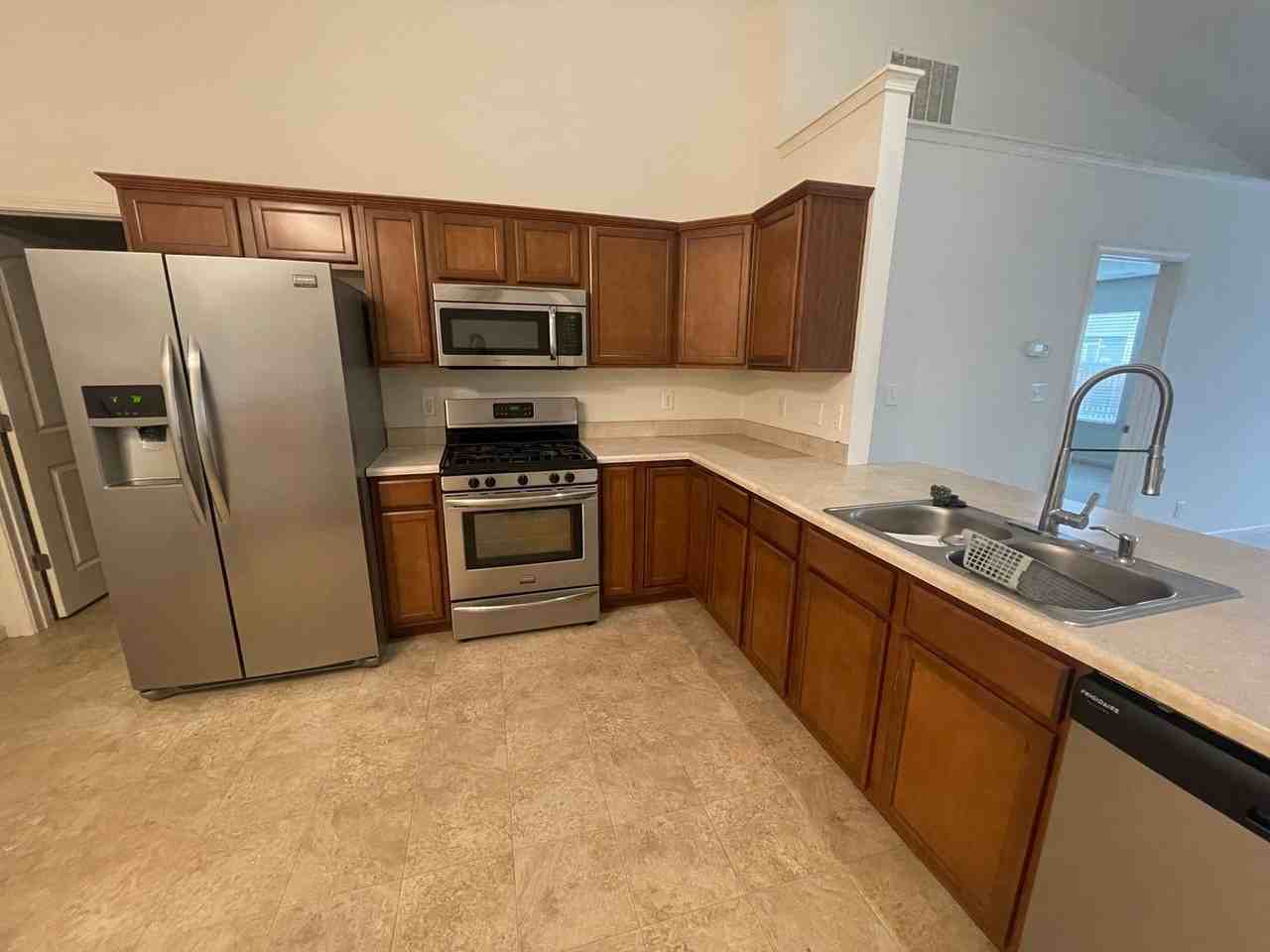 2081 Cushing Dr - Photo 6 of 26