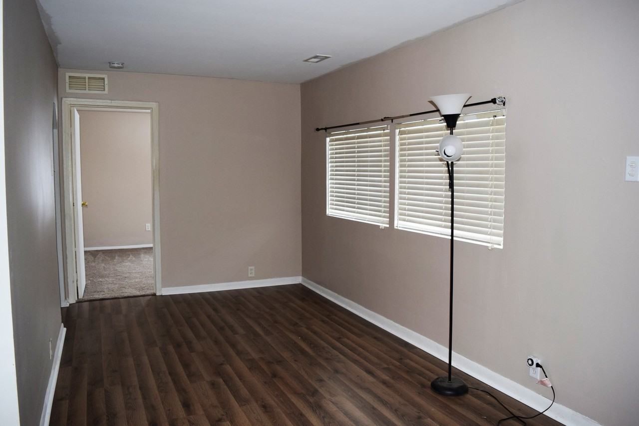 11409 Wahrman St - Photo 3 of 16
