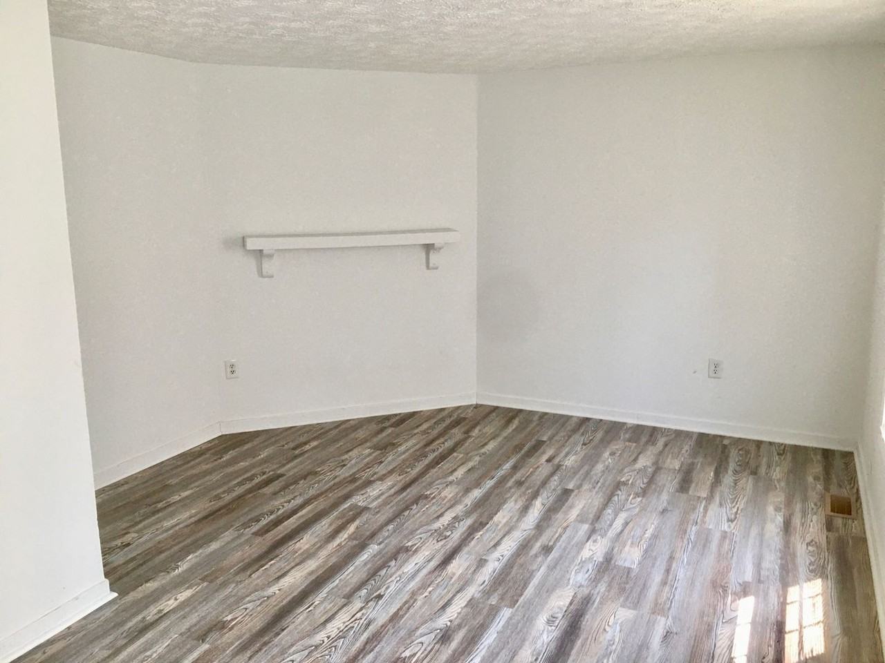 9477 Inaugural Dr - Photo 4 of 11