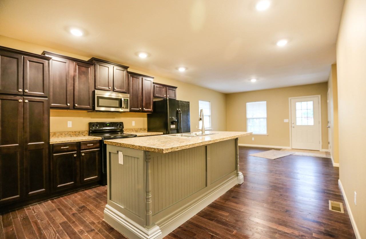 1334 South Florence Avenue - Photo 2 of 17