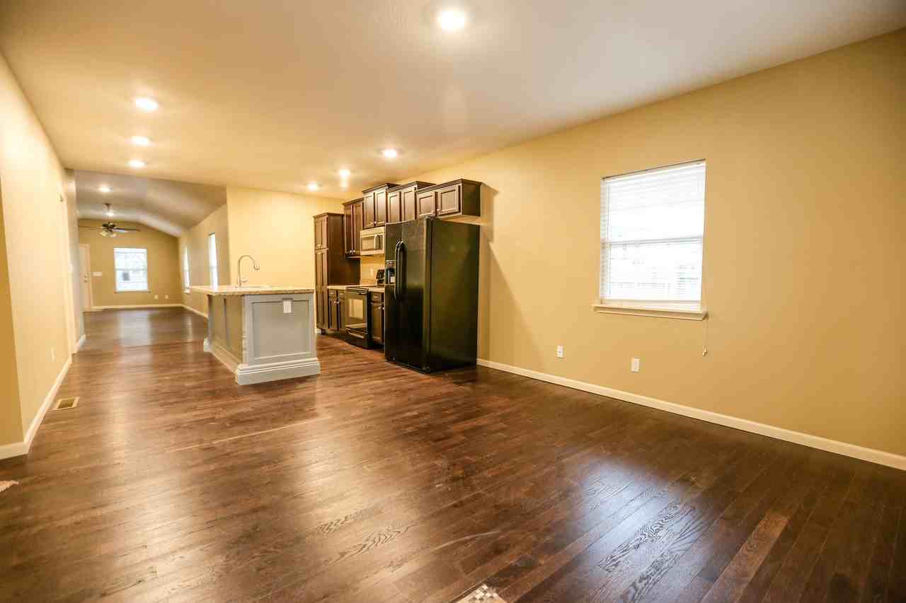 1334 South Florence Avenue - Photo 5 of 17