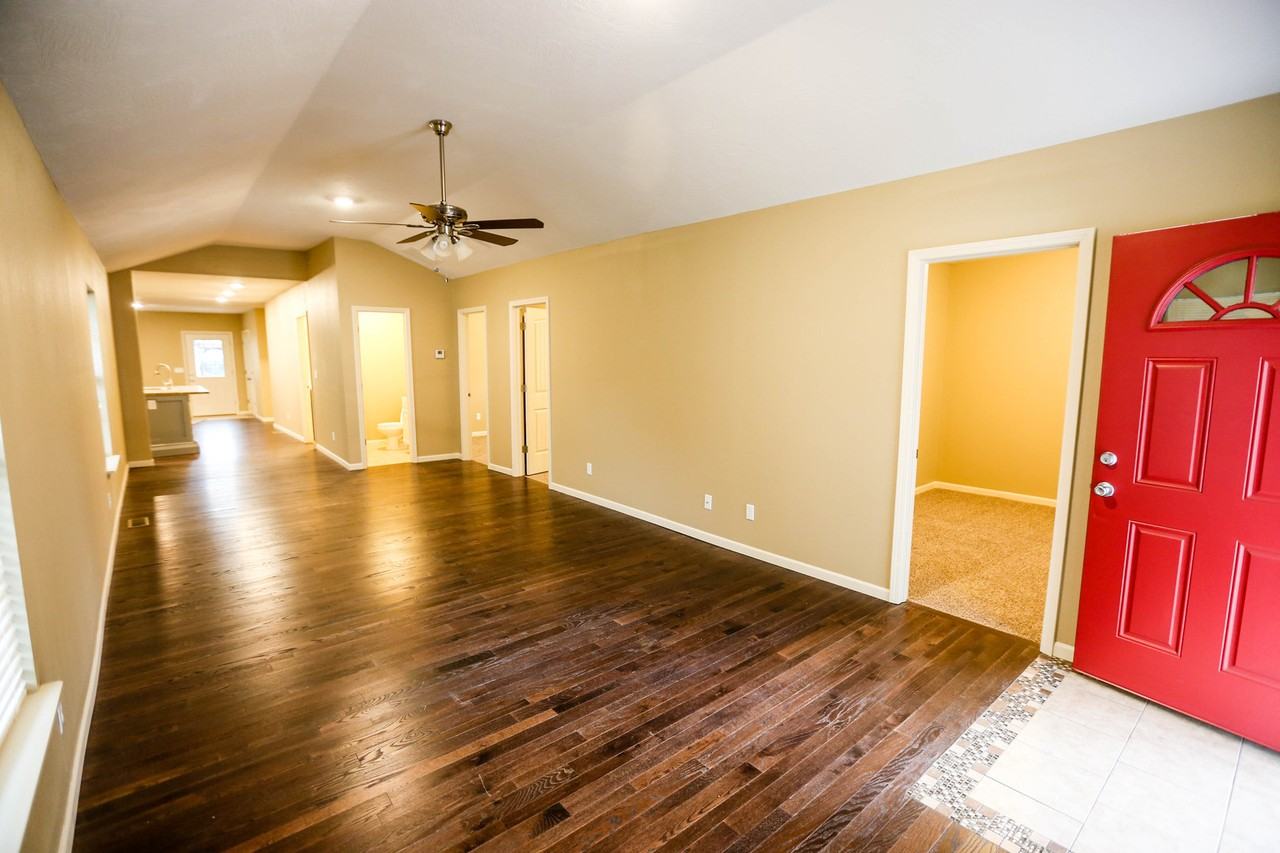 1334 South Florence Avenue - Photo 7 of 17