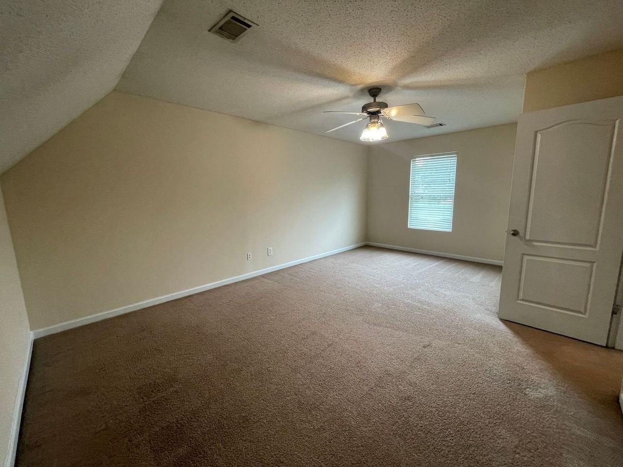 149 Bridgewater Cir - Photo 4 of 15