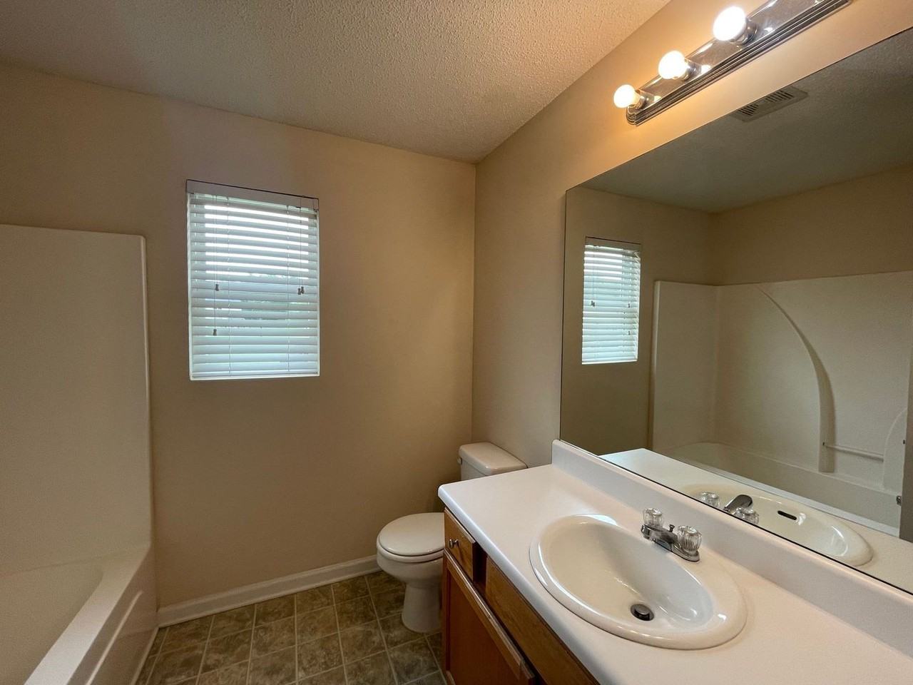 149 Bridgewater Cir - Photo 7 of 15