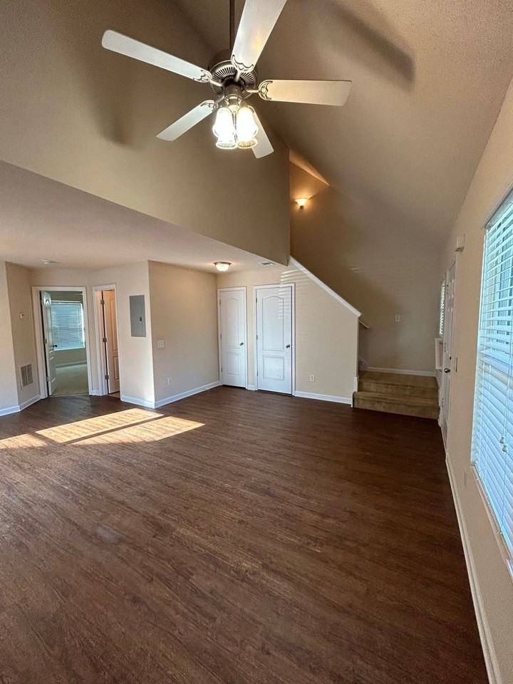 272 Katydid Dr - Photo 2 of 17