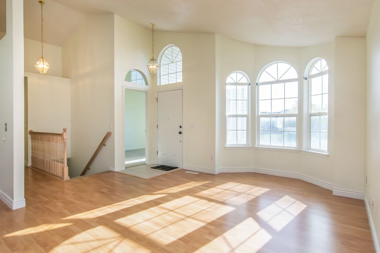 13676 S Premier Ln - Photo 2 of 24