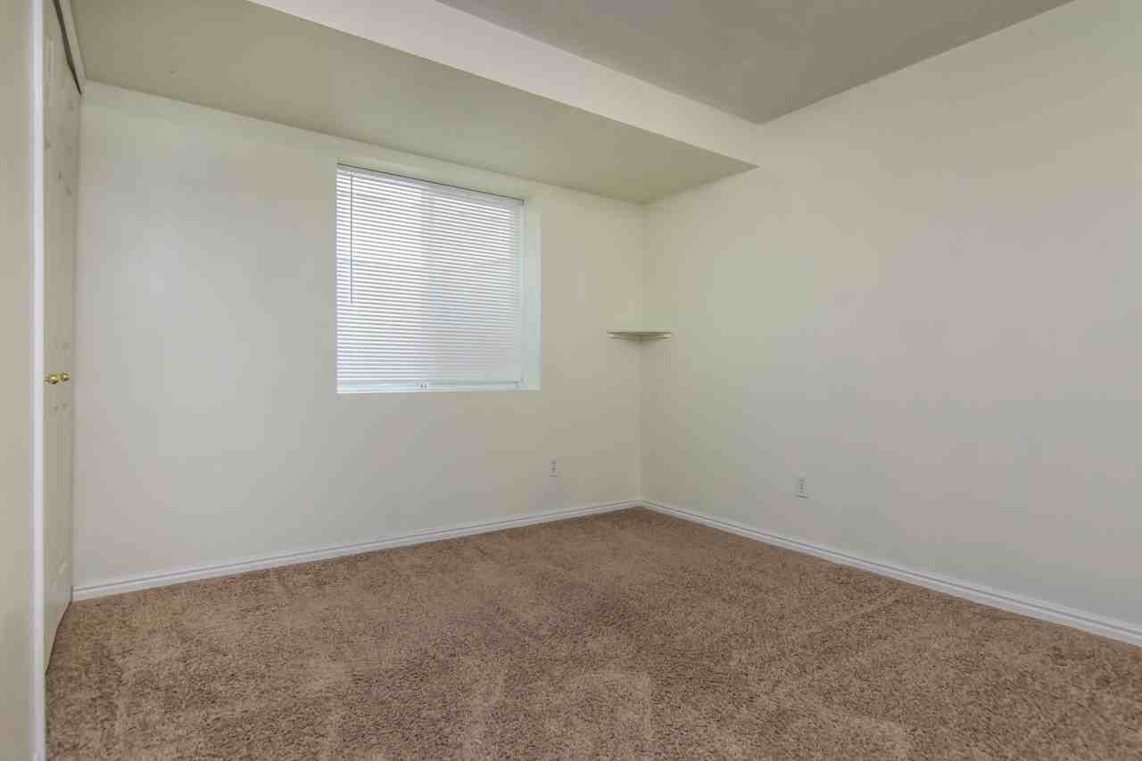 13676 S Premier Ln - Photo 5 of 24