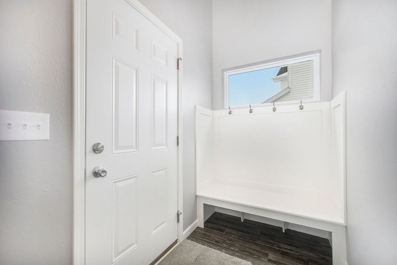 846 Winchester Street - Photo 4 of 19