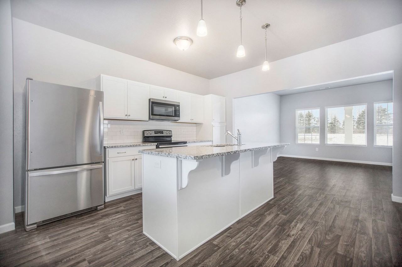 846 Winchester Street - Photo 7 of 19