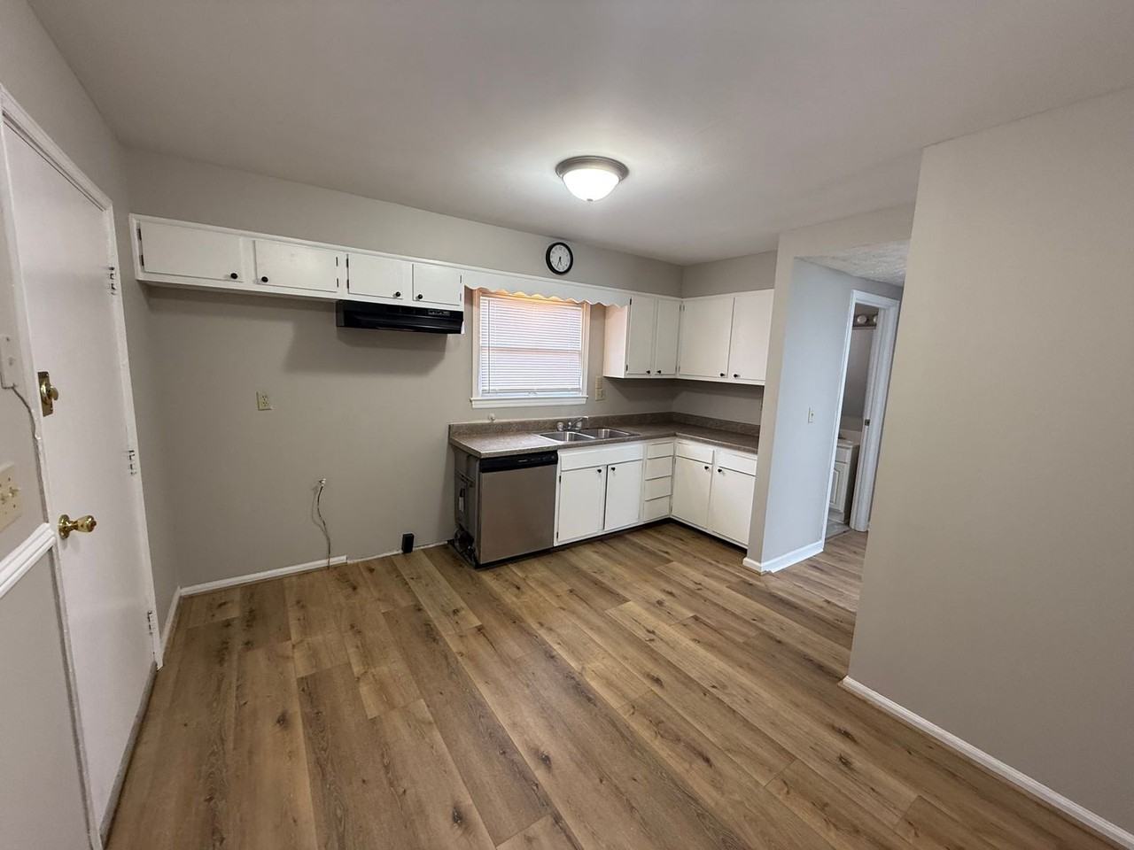 10410 Foxboro Dr - Photo 2 of 18