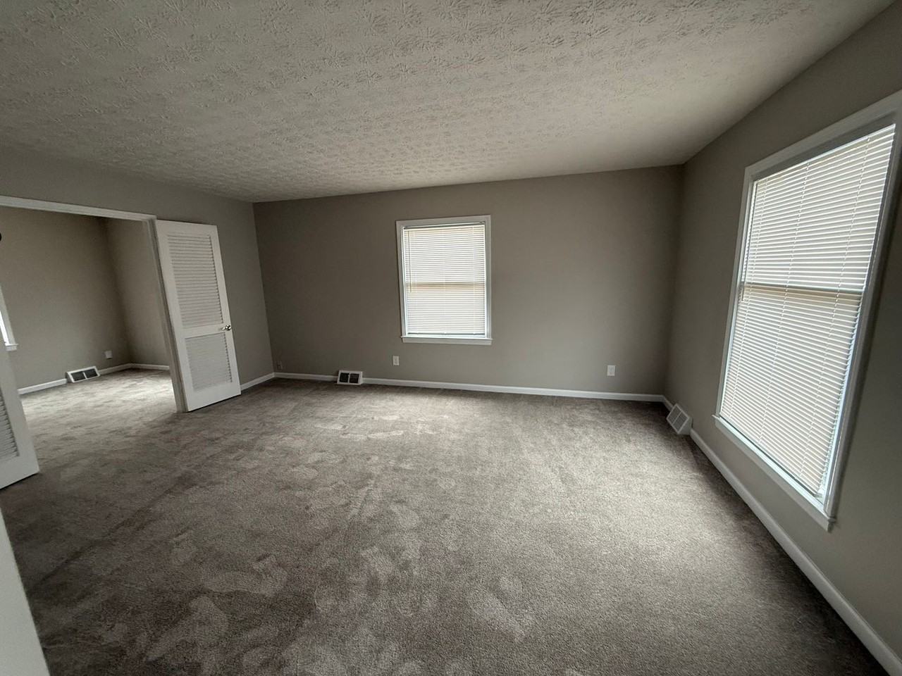 10410 Foxboro Dr - Photo 5 of 18