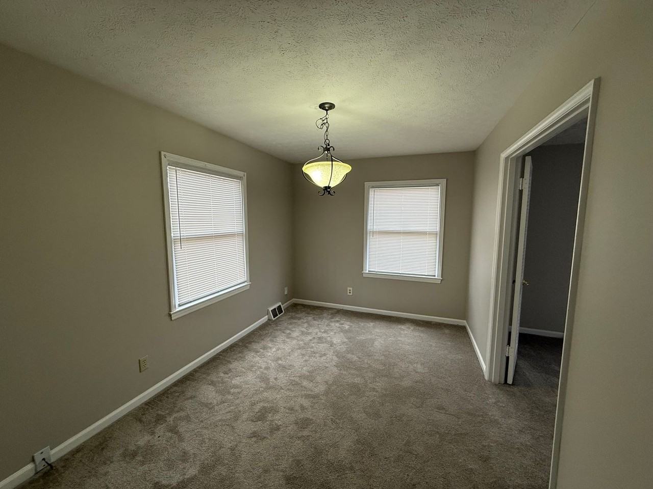 10410 Foxboro Dr - Photo 6 of 18