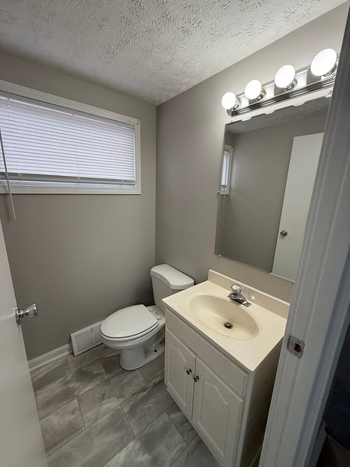 10410 Foxboro Dr - Photo 7 of 18