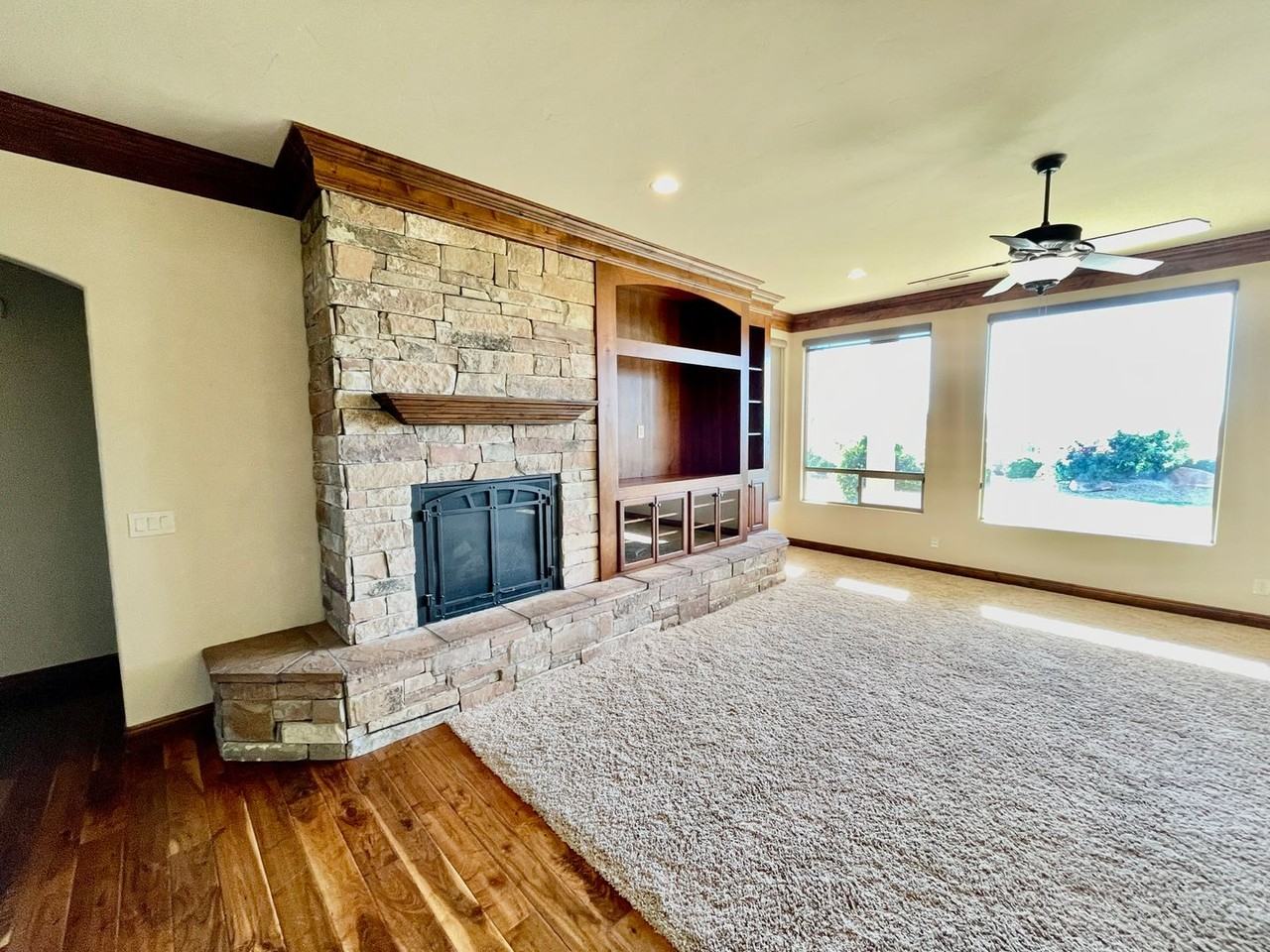 911 W Blue Mountain Rd - Photo 7 of 33