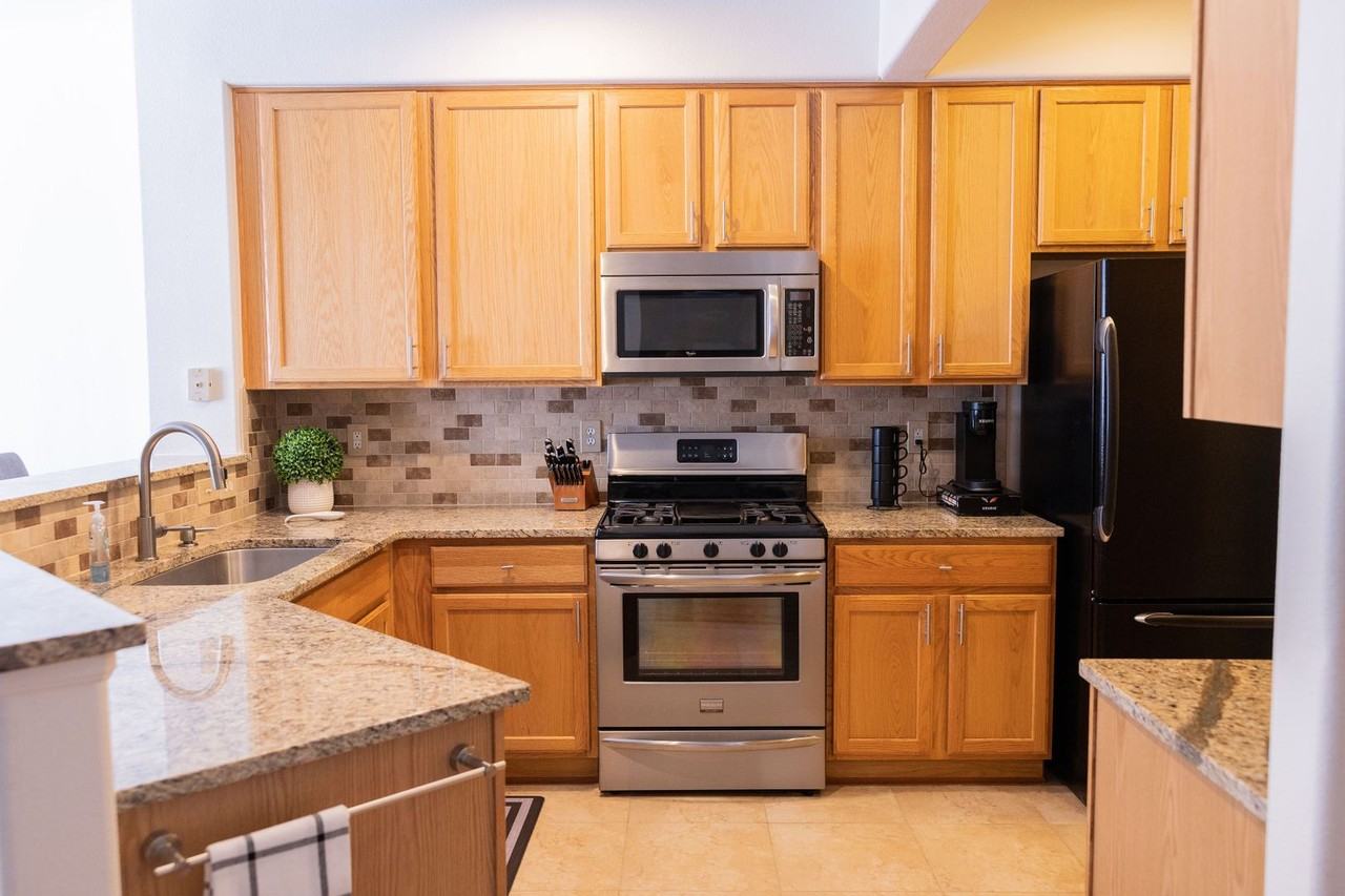 2960 Newport Cir - Photo 4 of 25