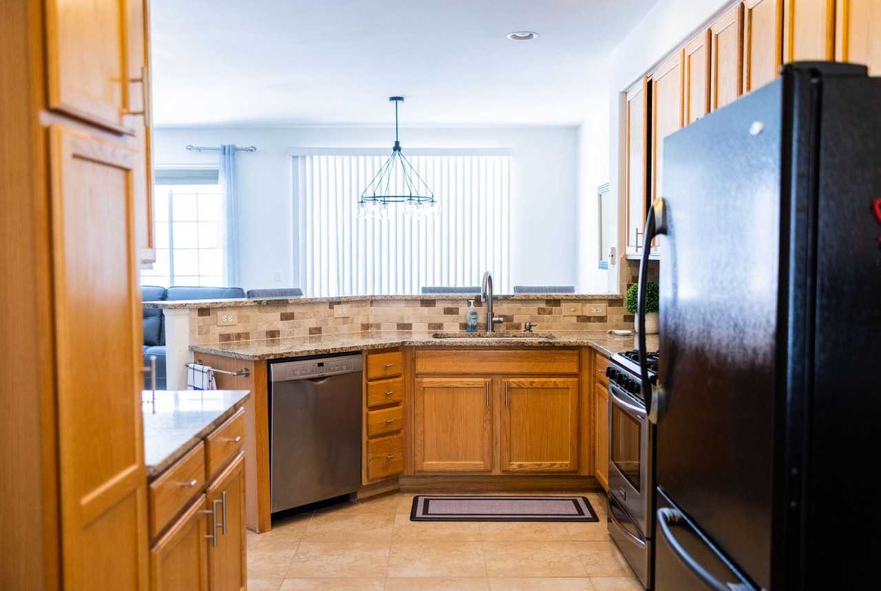 2960 Newport Cir - Photo 5 of 25