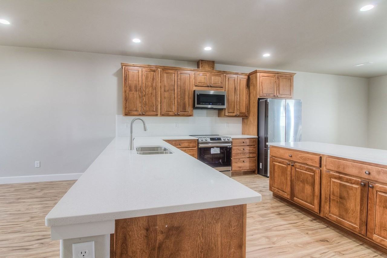 412 S 97th Ave - Photo 5 of 36