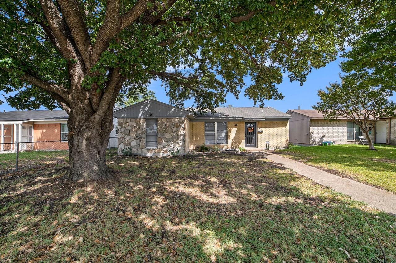 10027 Oak Gate Ln - Photo 2 of 24