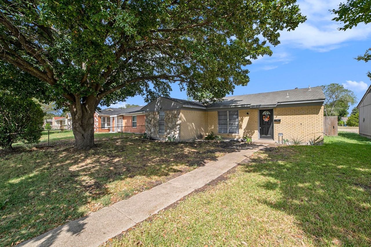 10027 Oak Gate Ln - Photo 3 of 24