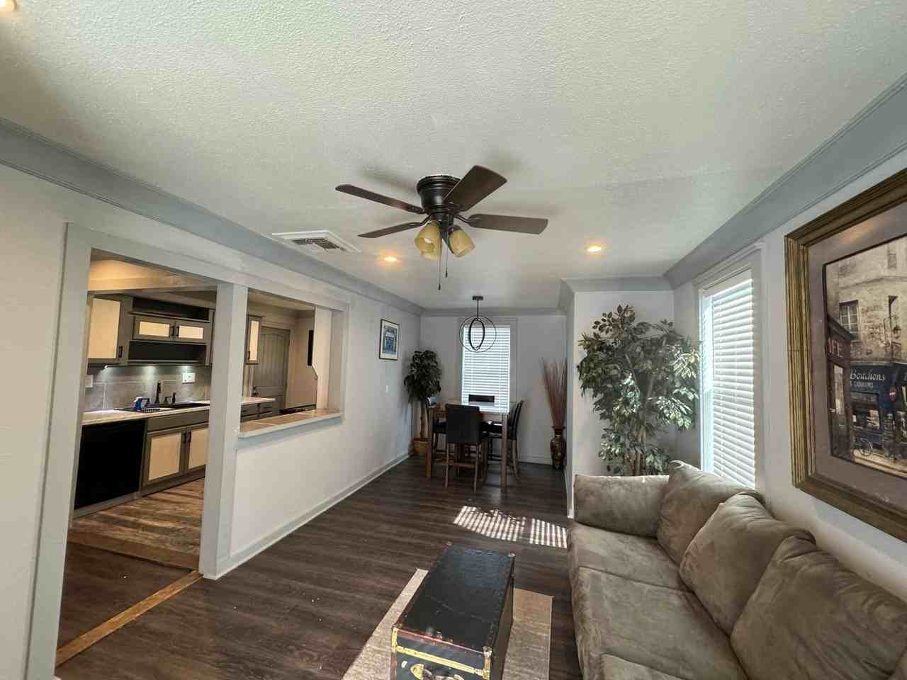 270 E Linden St - Photo 3 of 12