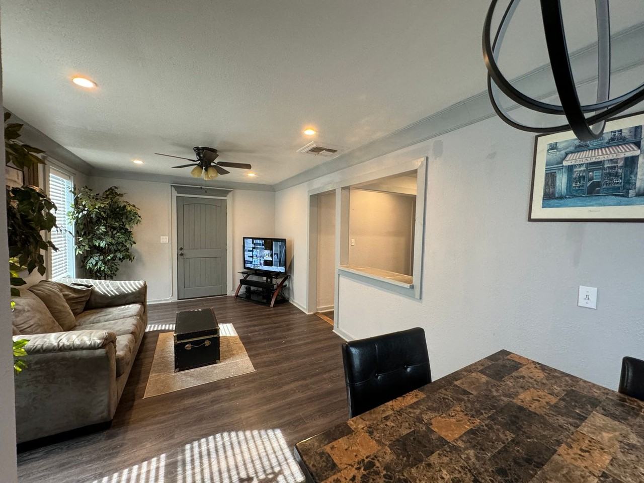 270 E Linden St - Photo 4 of 12