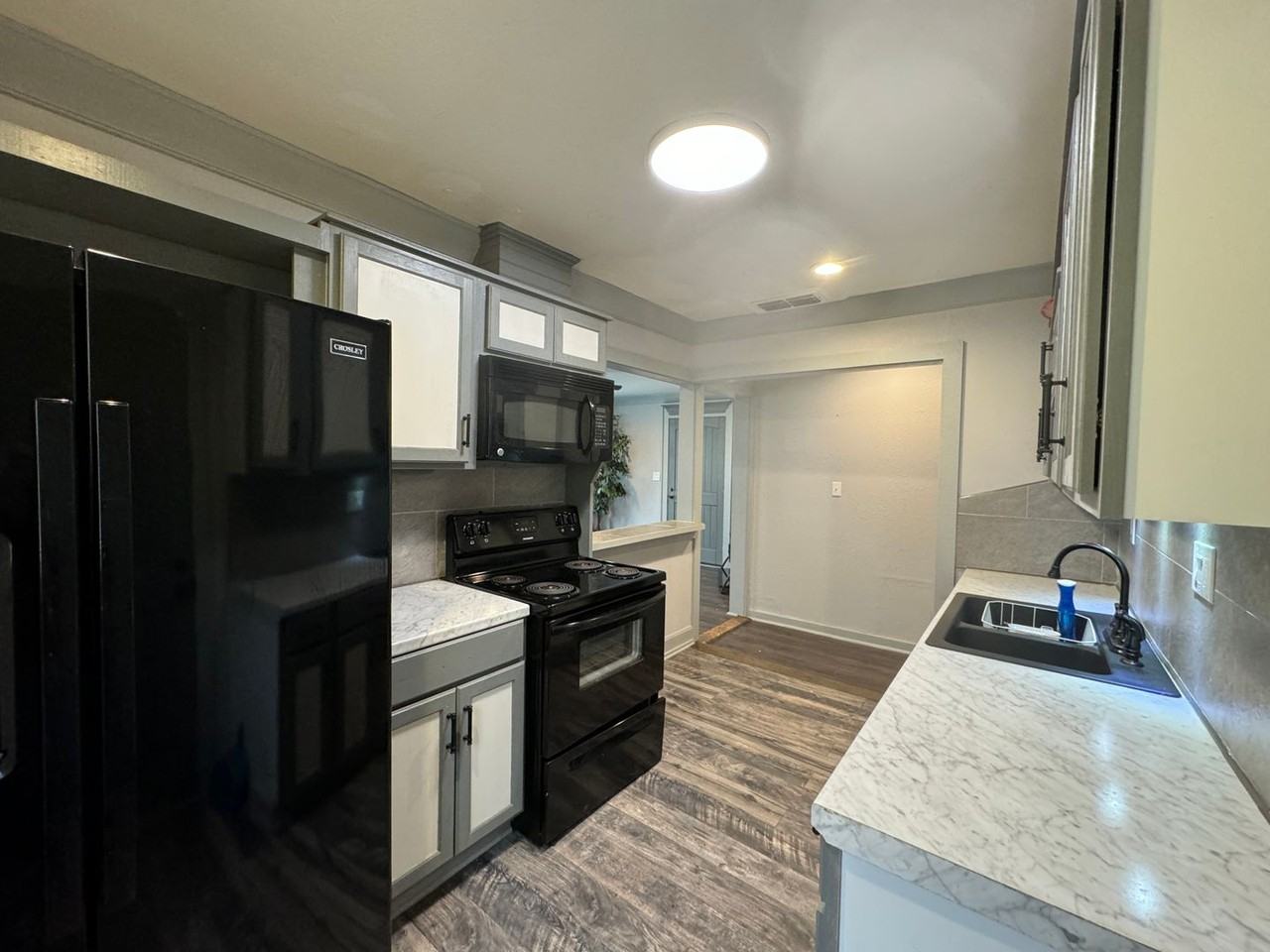 270 E Linden St - Photo 5 of 12