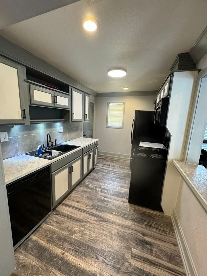 270 E Linden St - Photo 6 of 12